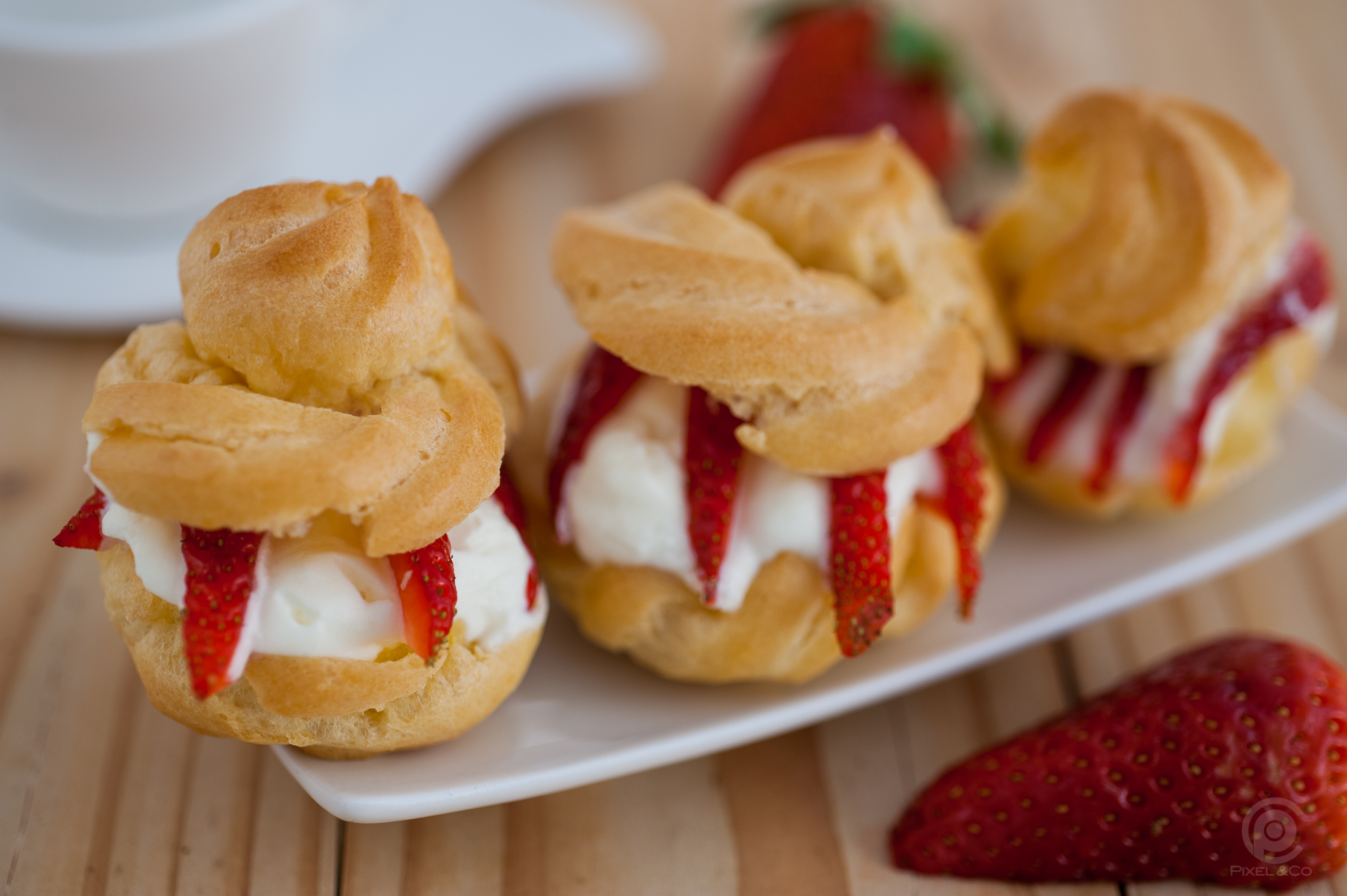 Luftig leichte Windbeutel mit Erdbeeren und Sahne hier das Rezept