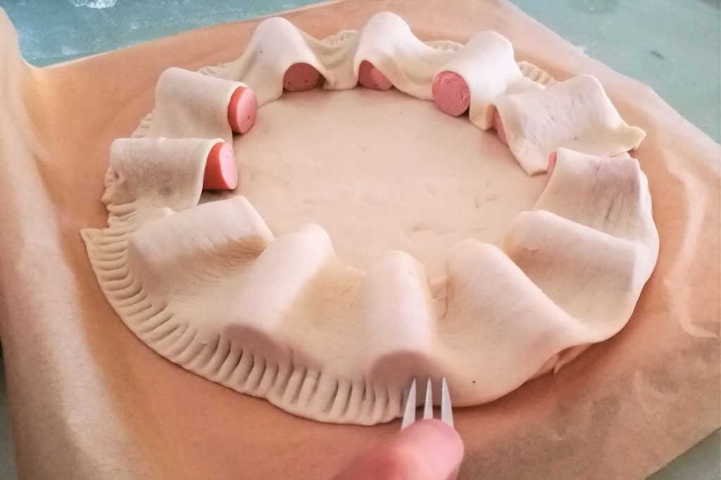 Hotdog Pizza – die perfekte Kombination aus Pizza und Hotdog Rezepte-SilkesWelt.de Hotdogpizza Rand