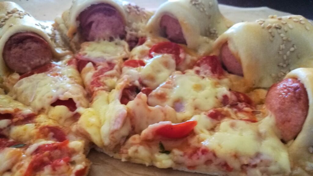 Eine Hot Dog Pizza ist für jeden etwas besonderes.