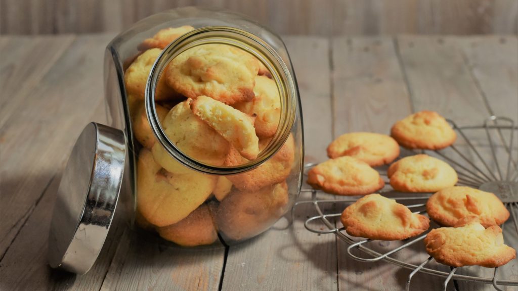 Macadamia-Wölkchen selbst backen Rezepte-SilkesWelt.de Selbst gebackene Macadamia-Wölkchen sind leckere Kekse mit Macadamianüssen und immer im Vorrat.