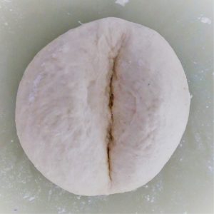 Weizenbrötchen mit Falte
