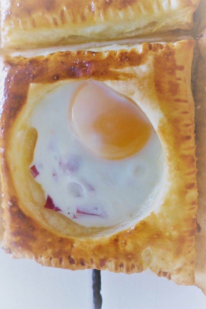 Blätterteig Spiegeleier Rezepte-SilkesWelt.de Blätterteigtaschen mit Spiegelei gebacken