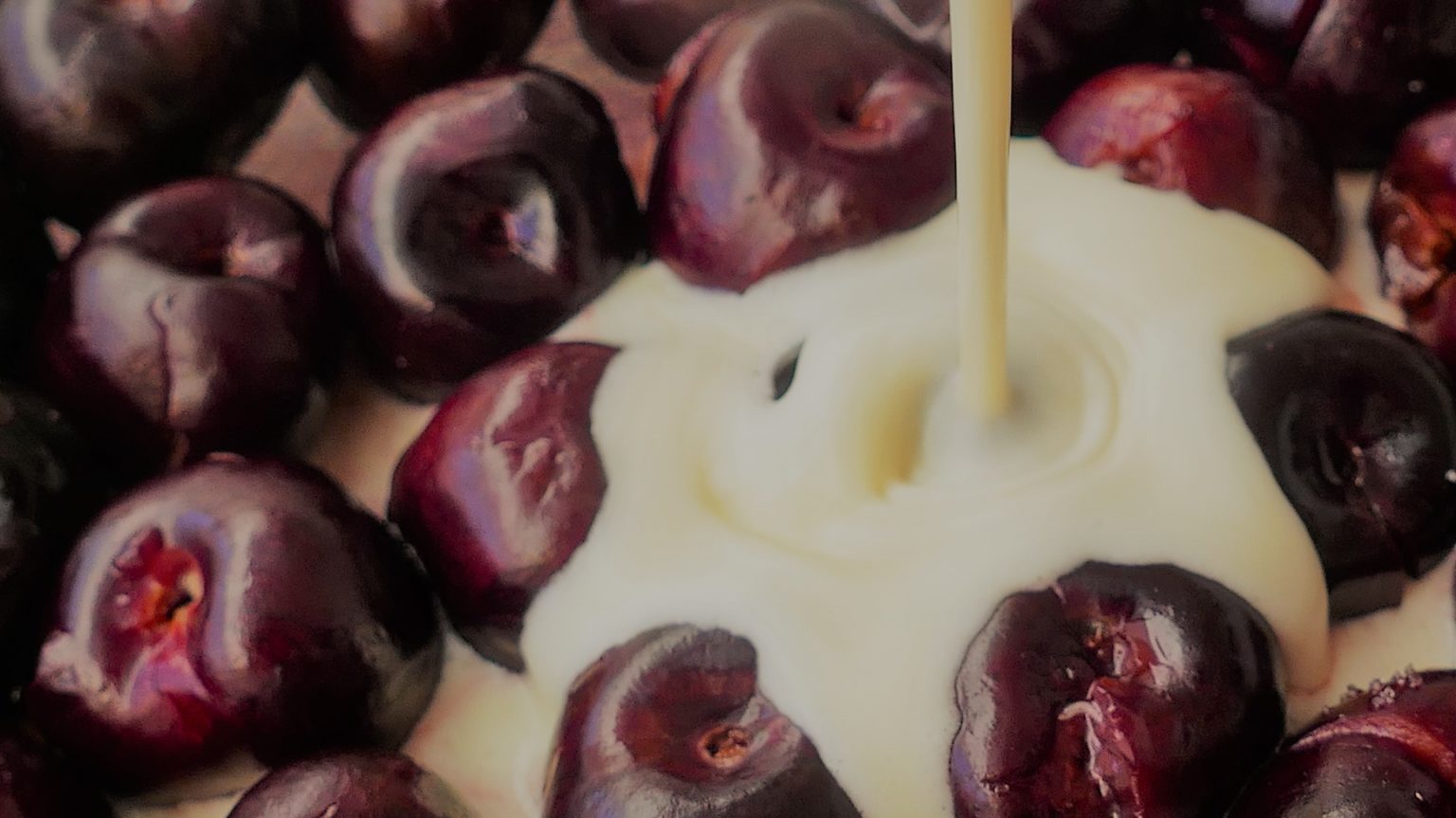 Kirsch-Clafoutis der Kuchen oder ein Dessert aus Frankreich