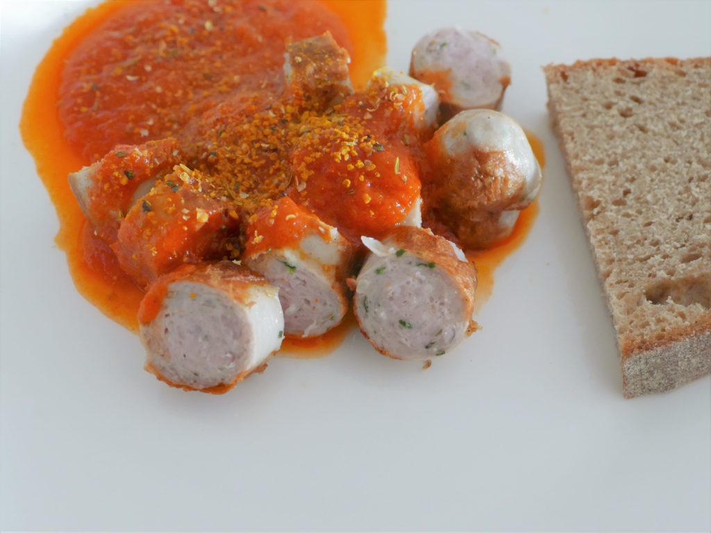 Einfache Currywurstsauce selber machen Rezepte-SilkesWelt.de Rezept für Currywurstsauce