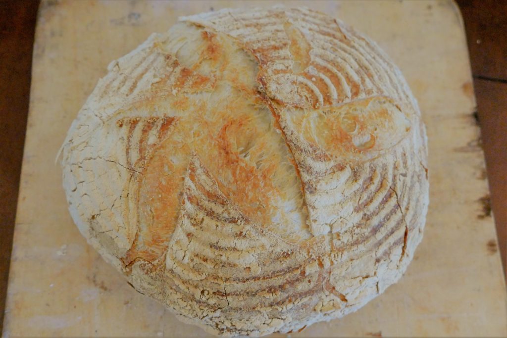 Fluffiges Weizensauerteigbrot Rezepte-SilkesWelt.de Ein fluffiges Weizensauerteigbrot mit einer Mehlsorte selbst backen. Dazu noch eine tollen krachigen Kruste mit einem weichen Krume. Schau Dir mein Rezept an.