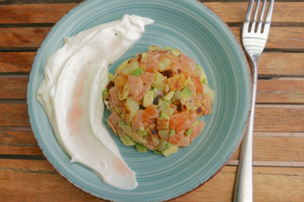 Warmer Räucherlachs mit Bratkartoffeln und Avocado Rezepte-SilkesWelt.de Warmer Räucherlachs mit Bratkartoffeln mit und Avocado – so gelingt die perfekte Kombination!