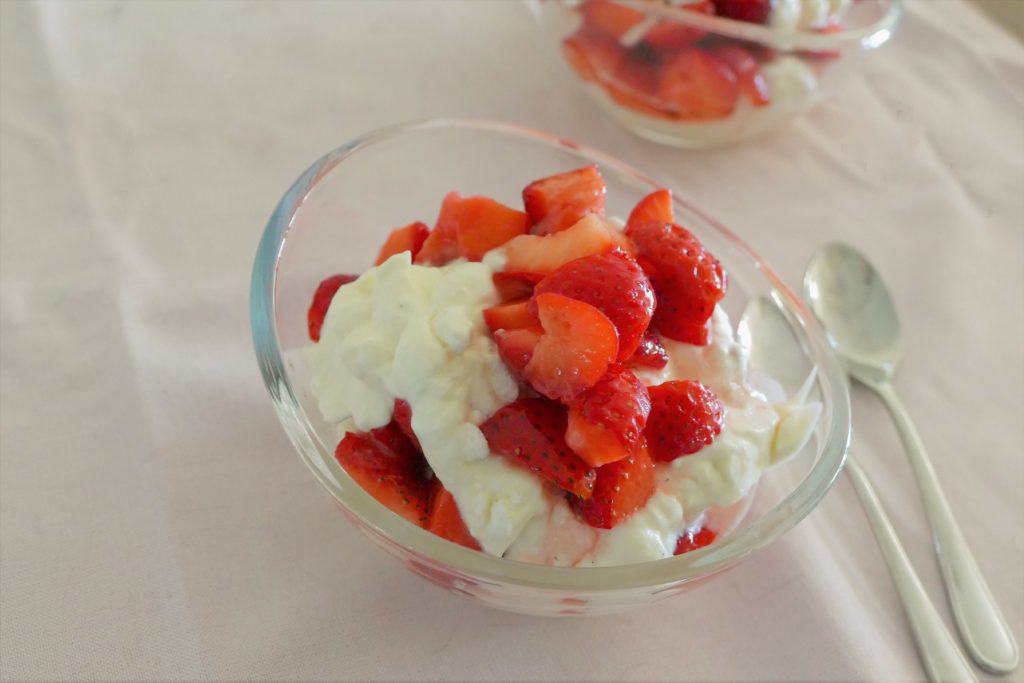 Einfaches Glühweinbirnen-Dessert Rezepte-SilkesWelt.de Eton-Mess Erdbeer