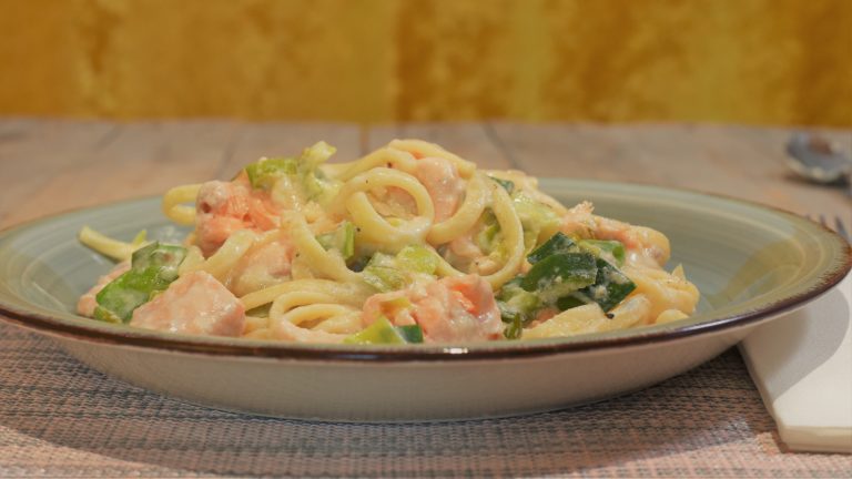 warm herzlich anders Rezepte-SilkesWelt.de Lachs mit Käses-Sahne-Sauce Rezept