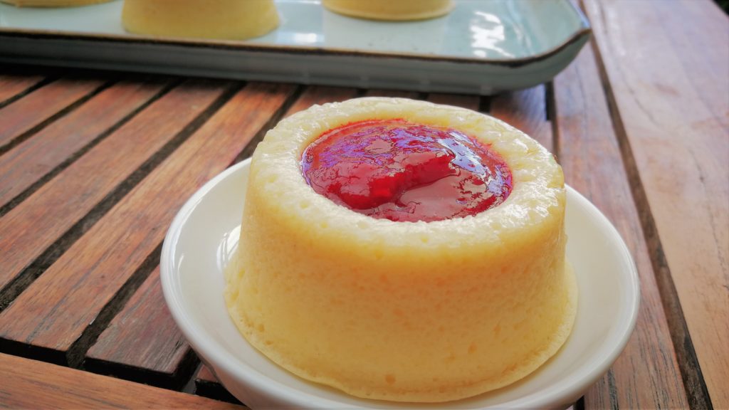 Zitronenkäsetörtchen mit Himbeertopping Rezepte-SilkesWelt.de Frisch und fruchtig: Zitronenkäsetörtchen, gekrönt von einem Himbeertopping. Entdecke mein Rezept