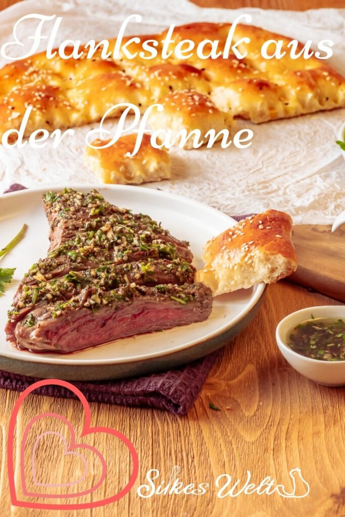 Flanksteak mit ZitronenKräutermarinade in der Pfanne.