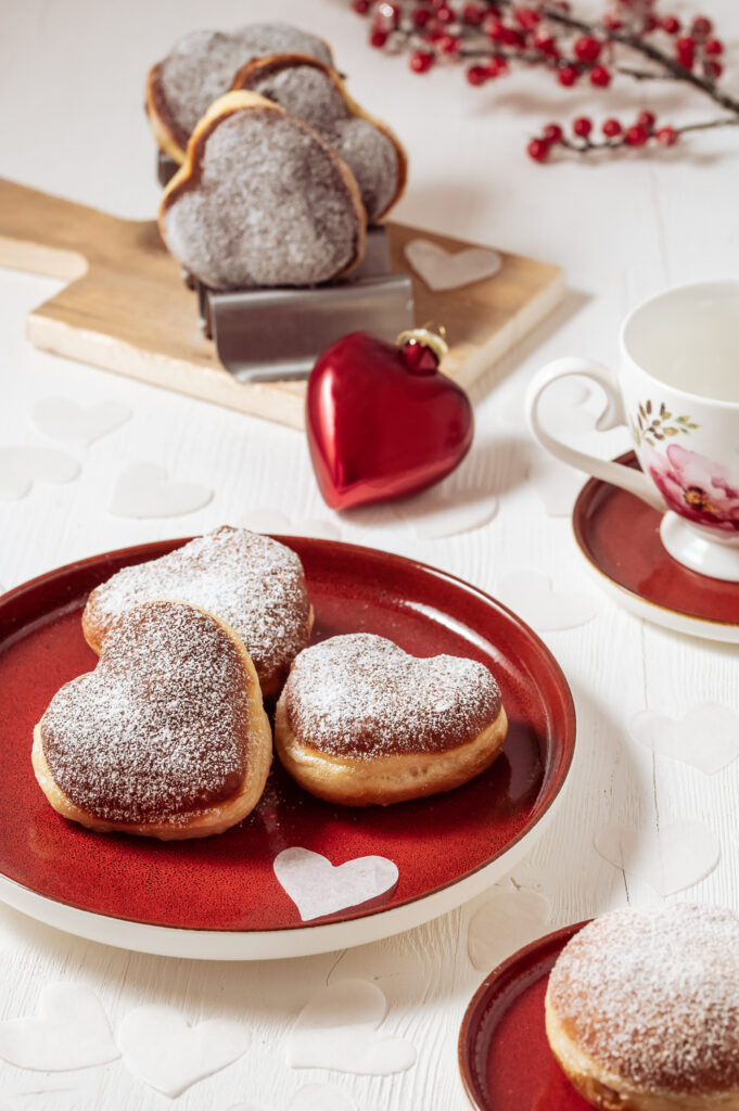 Gefüllte Berliner selbst machen Rezepte-SilkesWelt.de Berliner-Herzen oder Krapfen . Entdecke mein Rezept.
