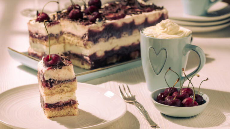 Kirsch-Tiramisu ohne Ei