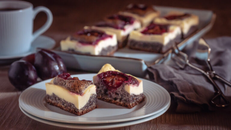 warm herzlich anders Rezepte-SilkesWelt.de Blechkuchen mit Zwetschgen und Mohn