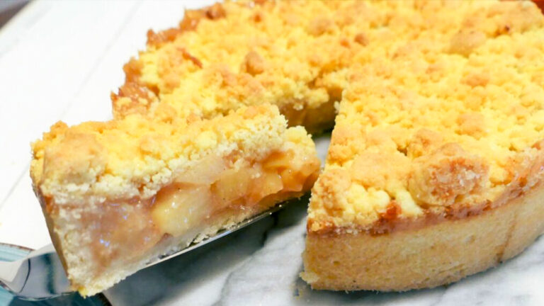 Saftiger Apfelstreuselkuchen, mehr Apfel geht nicht. Das Rezept hier ... Saftiger Apfelstreuselkuchen, mehr Apfel geht nicht. Das Rezept hier ...