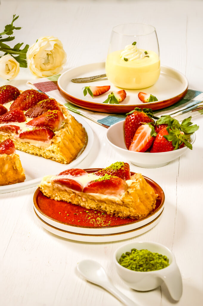 Eierlikörcreme mit Erdbeerkuchen