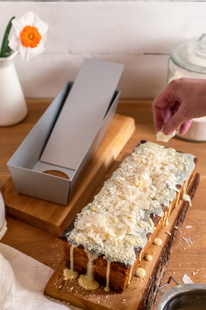 Eierlikörkuchen mit weisser Schokolade Rezepte-SilkesWelt.de Ein Eierlikörkuchen mit weisser Schokolade, ganz nach den besonderen Vorlieben meiner Oma. Entdecke jetzt mein Rezept.