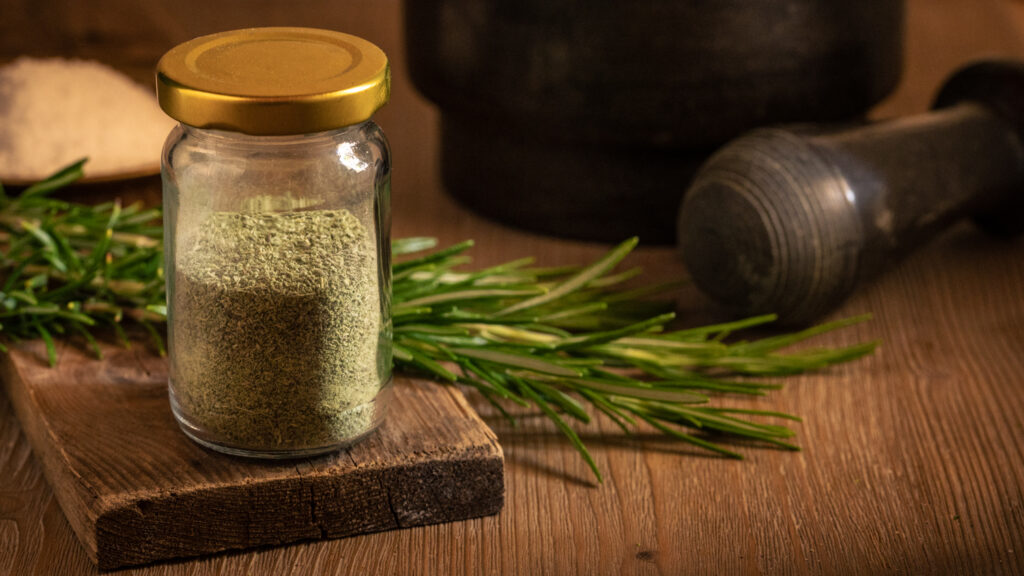 Ein Rosmarinsalz schonend herstellen Rezepte-SilkesWelt.de Ein Rosmarinsalz schonend herstellen Rezepte-SilkesWelt.de