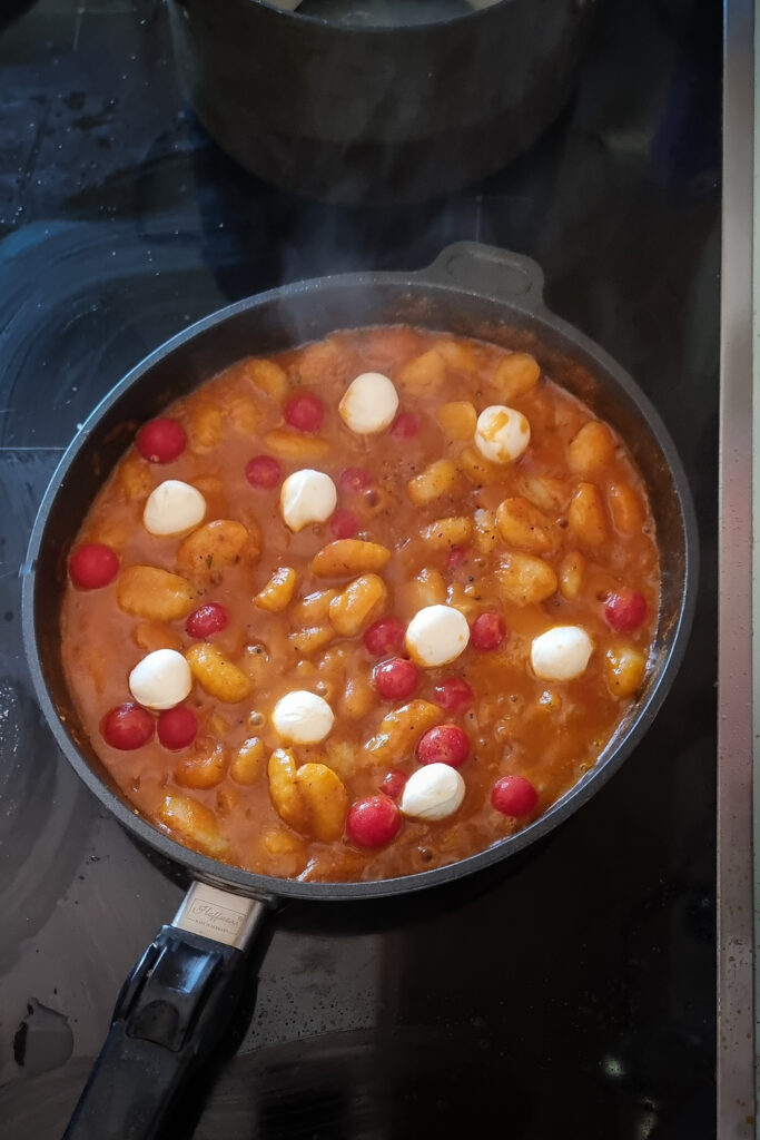 Gnocchi mit frischen Tomaten und Mozzarella