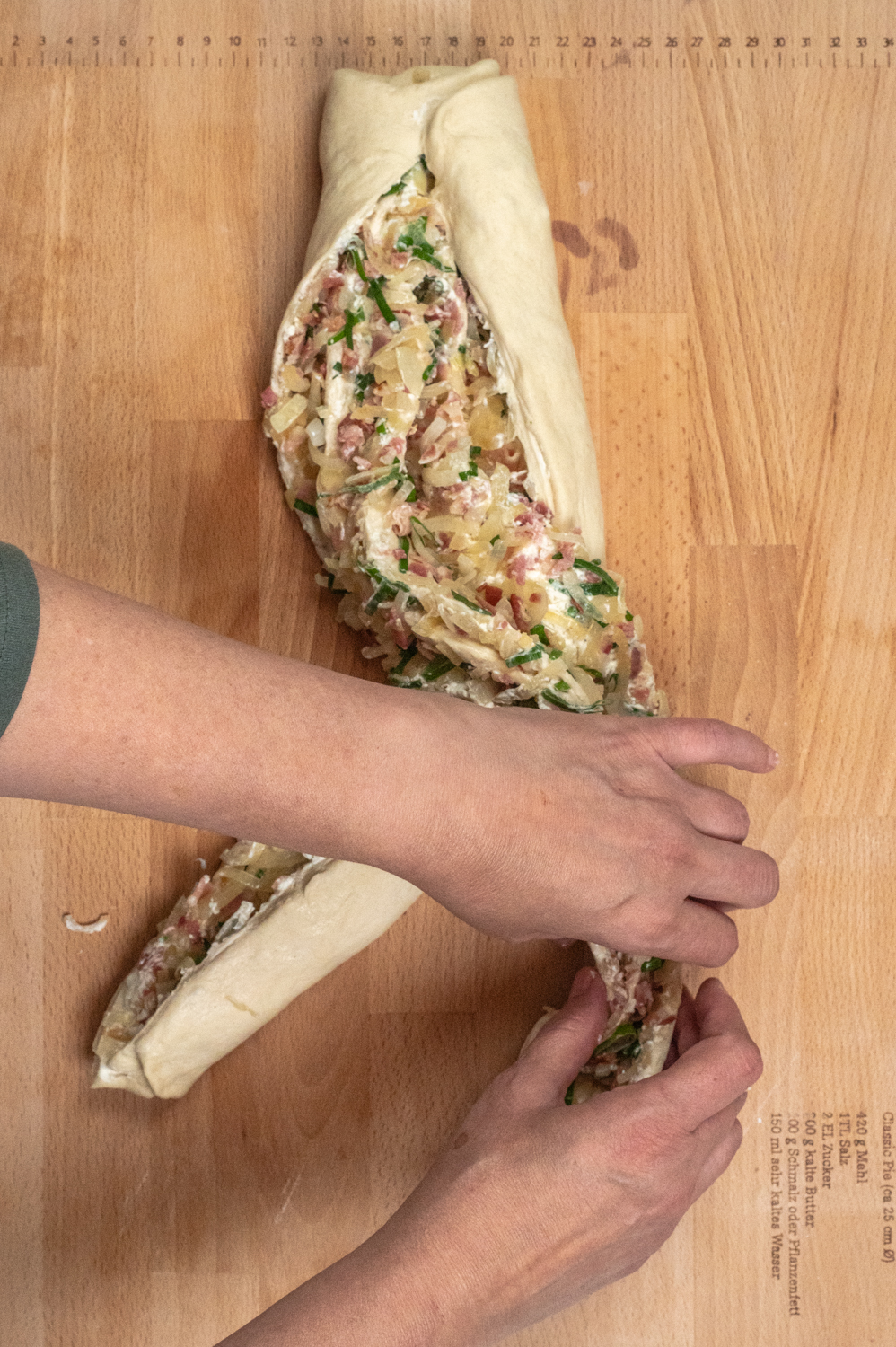 Dinkelzopf mit Zwiebeln und Speck