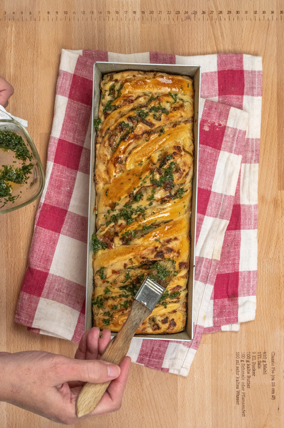 Dinkelzopf mit Zwiebeln und Speck Dinkelzopf mit Zwiebeln und Speck