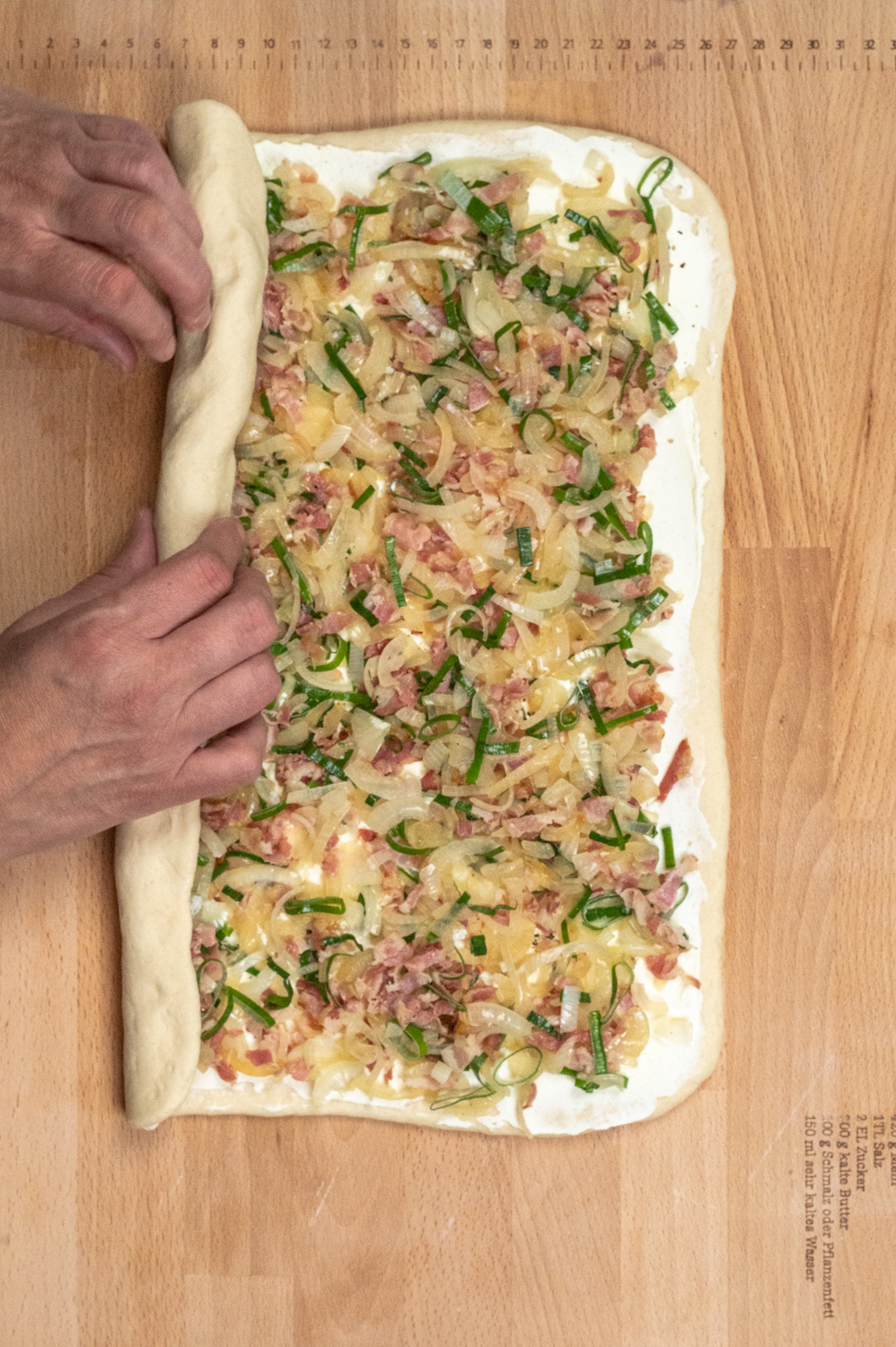 Dinkelzopf mit Zwiebeln und Speck Dinkelzopf mit Zwiebeln und Speck