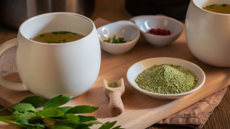 Liebstöckelsalz für Suppen und Eintöpfe