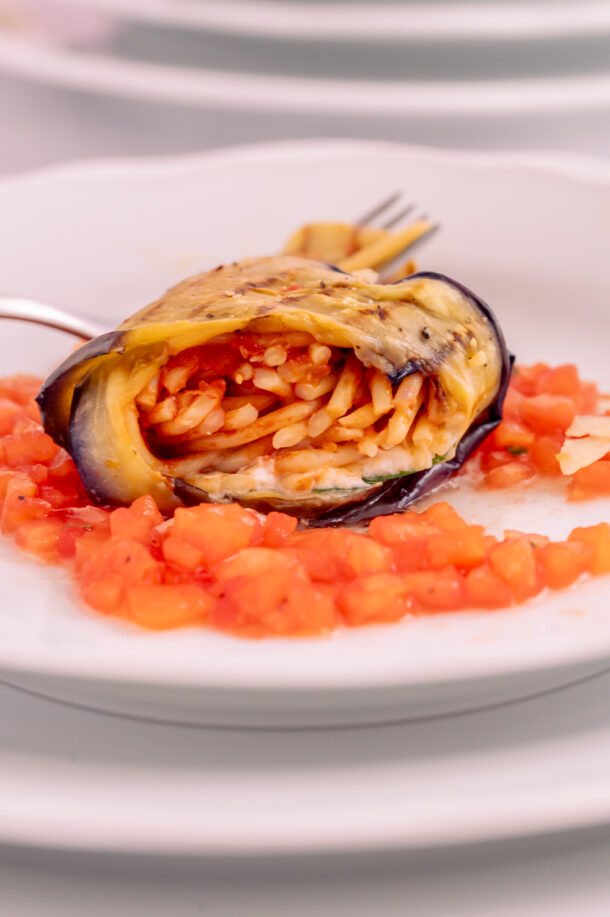 Gebackene Aubergine mit Tomate. Noch besser mit diesem Trick