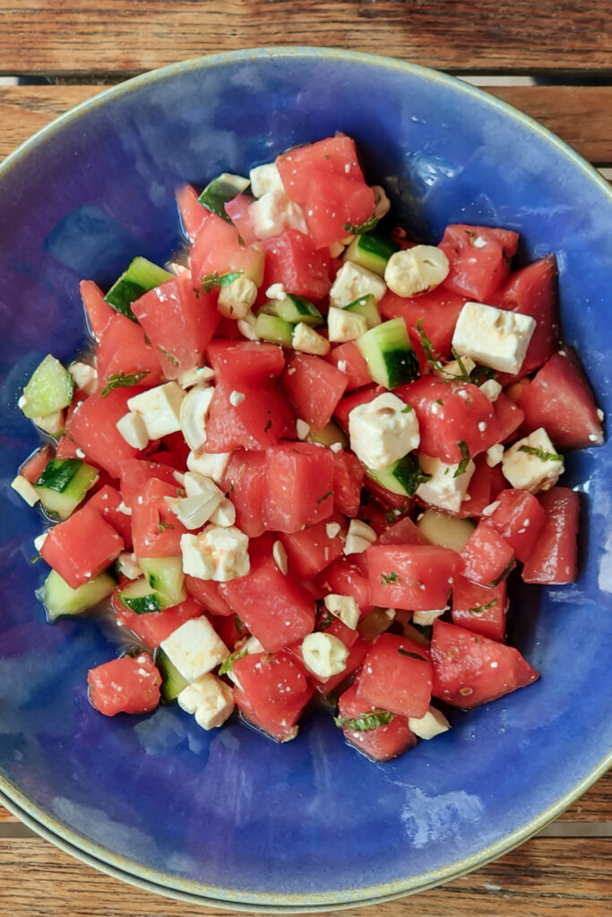 Melonen-Feta Salat mit Gurke und Minze