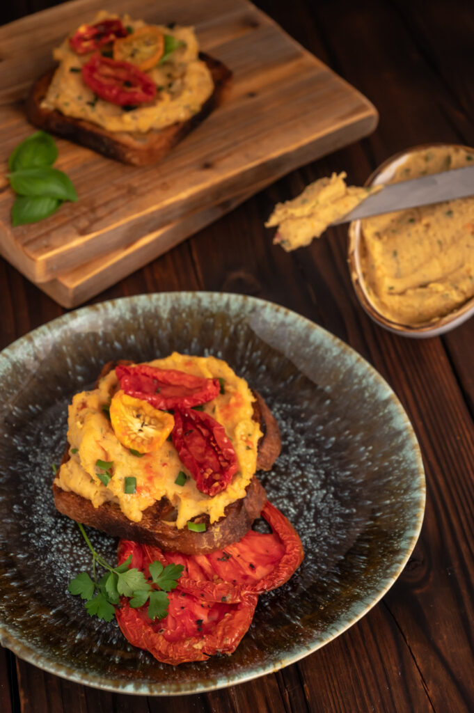 Rote Linsen-Aufstrich mit getrockneten Tomaten