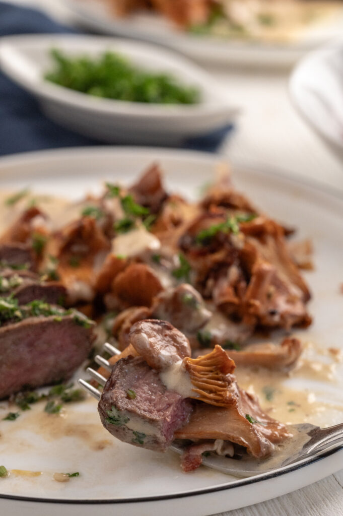 Steak-Pfanne mit Pfifferlingen und Rahmsauce selber machen.