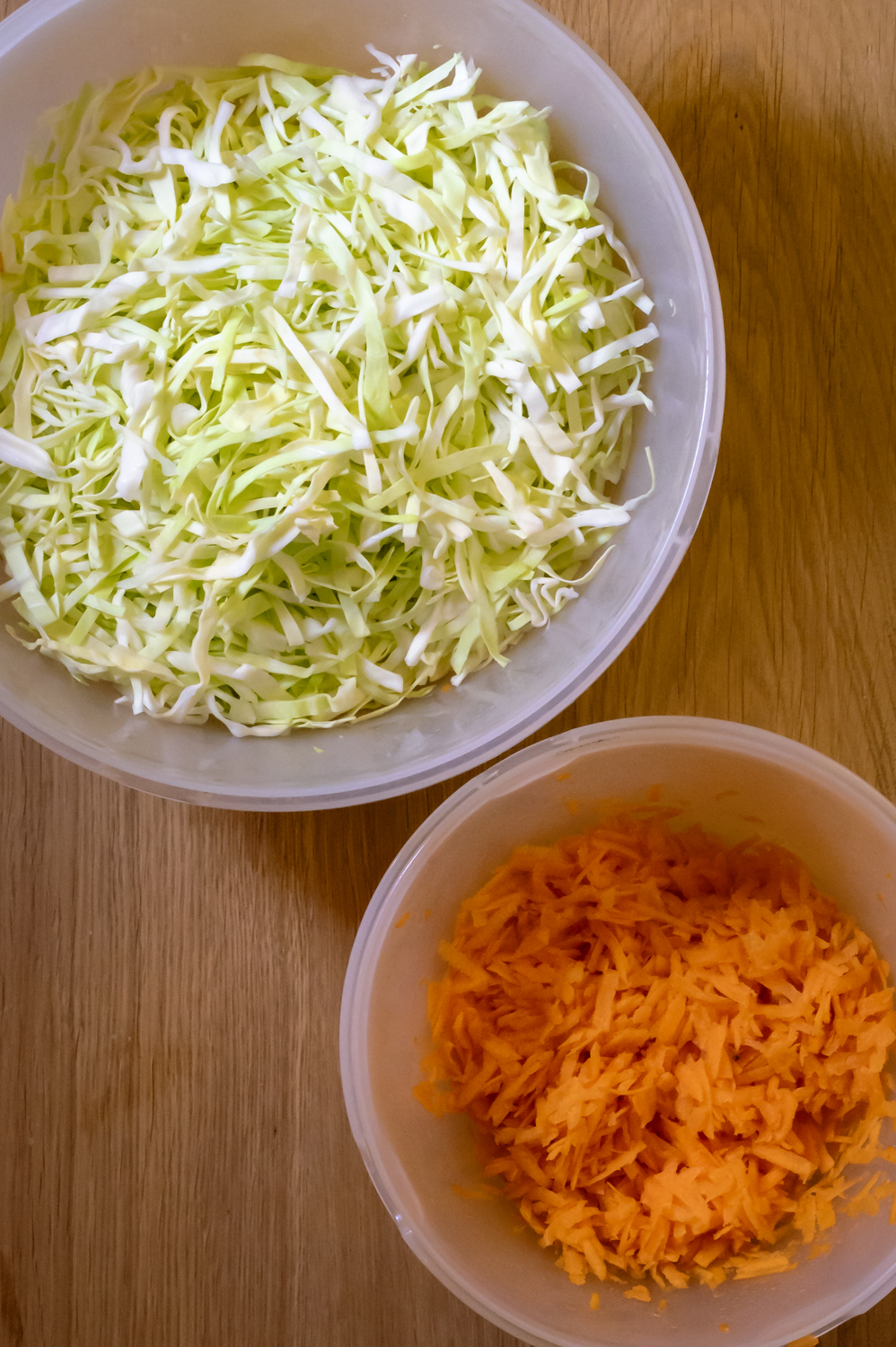 Coleslaw aus Weißkohl ohne Mayo und Zucker