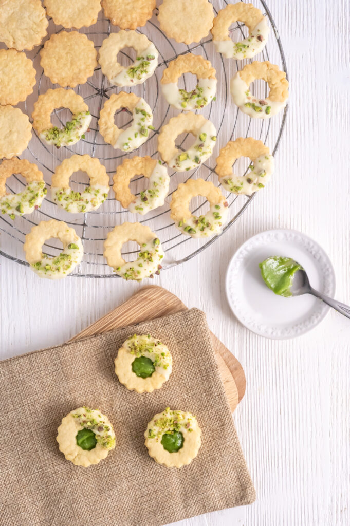 Dinkel-Plätzchen mit selbst gemachter Pistaziencreme