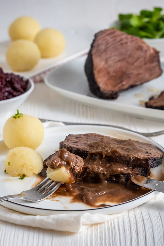 Mein Burgunderbraten Rezept mit Kartoffelknödel ein herrlicher Biss Sonntagsbraten