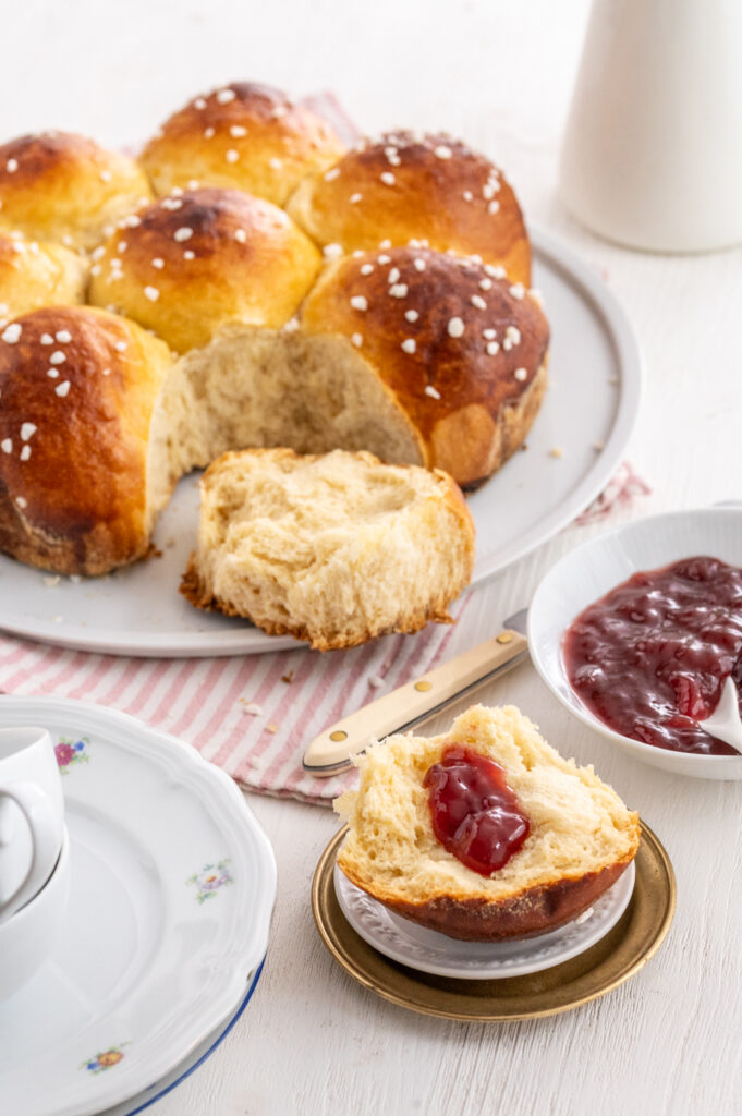 Butter-Brioche Rezept, geformt wie ein Königskuchen