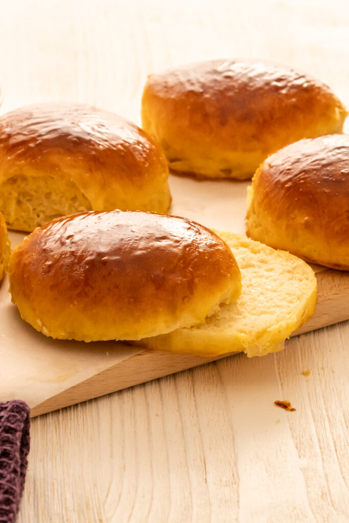 Entdecke mein Rezept für Potato Buns-superweiche Kartoffel Burger Buns, einfach selbst backen.