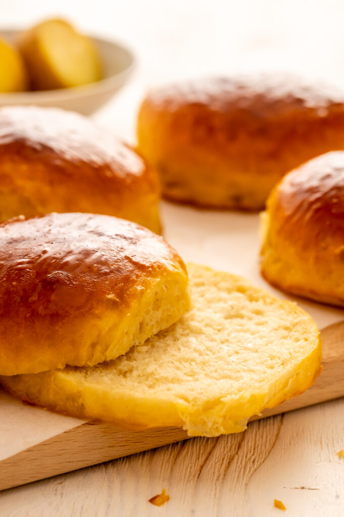 Superweiche Kartoffel Burger Buns selbst backen. Entdecke mein Rezept