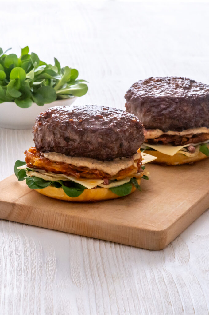 Rösti-Burger mit Käsesoße Rezept und 180 g Patty