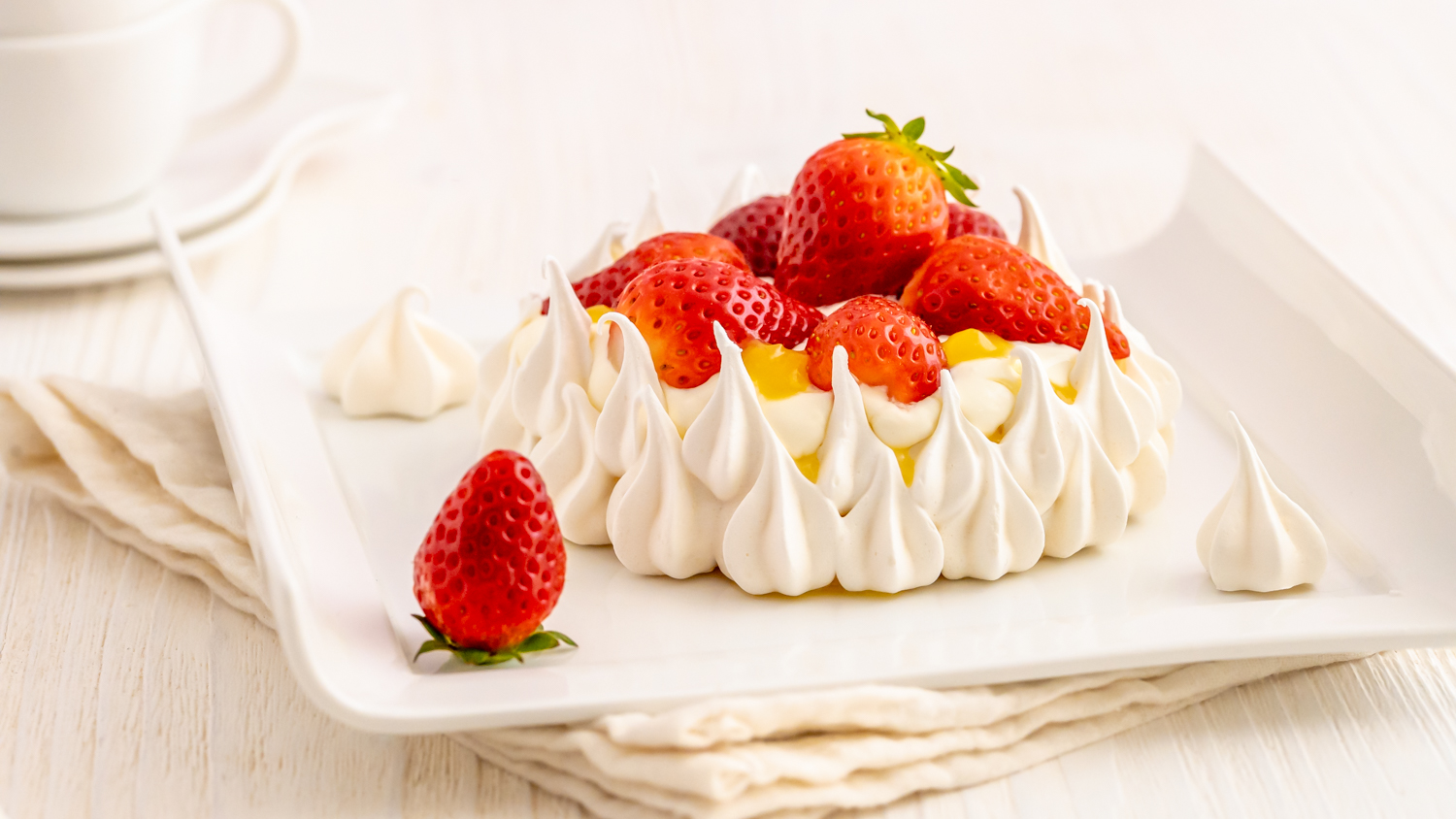 Einfaches Erdbeer-Baiser Dessert Rezept Einfaches Erdbeer-Baiser Dessert Rezept