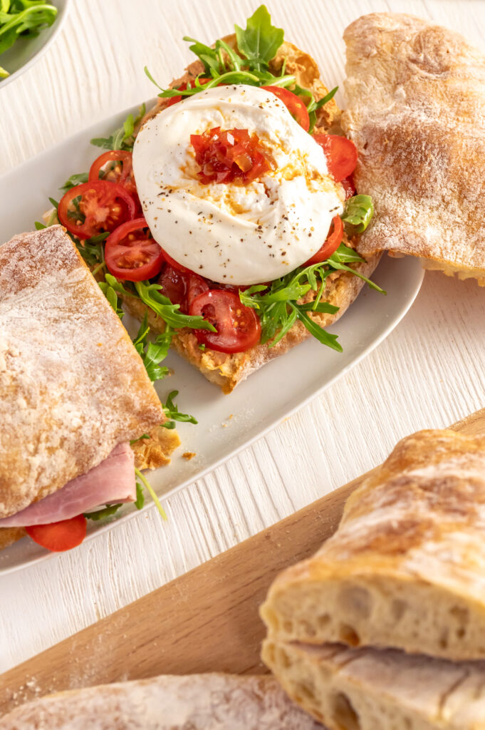Ciabatta Sandwich mit Burrata. Entdecke jetzt mein Rezept zum Ciabatta selbst machen.