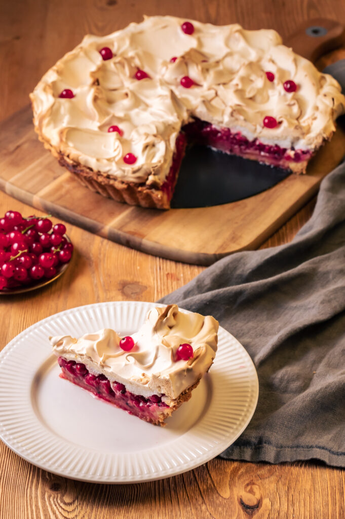 Einfache Johannis-Baiser-tarte in einer Tarte mit Hebeboden gebacken 