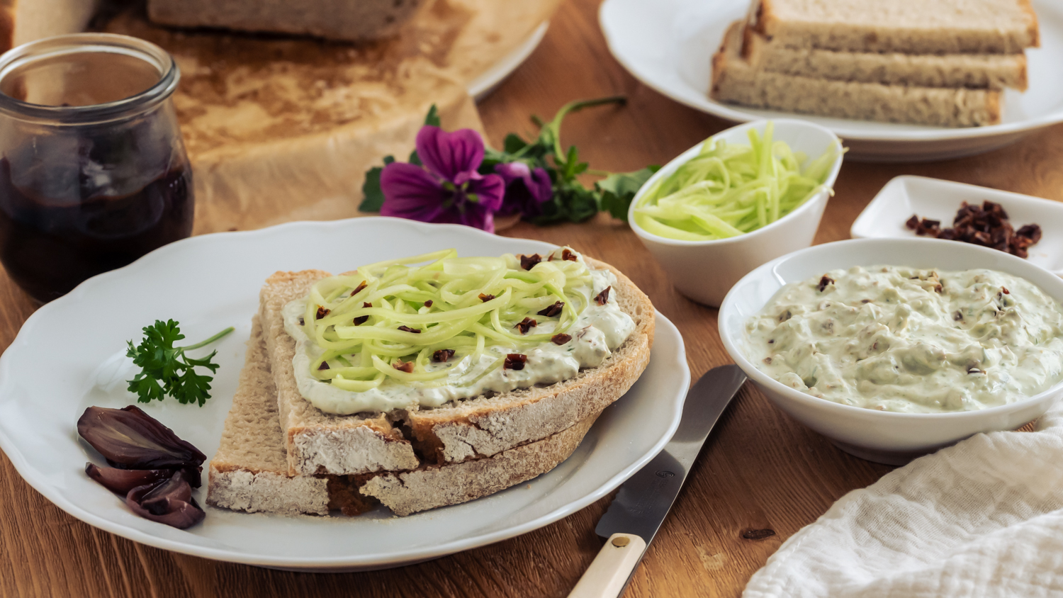 Kräuter-Ricotta Dip als Aufstrich Kräuter-Ricotta Dip als Aufstrich