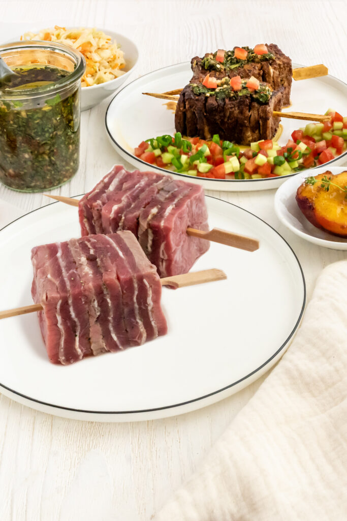 Ausgefallene Rouladenspieße vom Grill Rezepte-SilkesWelt.de Mein Rezept für ausgefallene Rouladenspieße ist ein besonderer Happen für ein ganzes Grill- Menü.