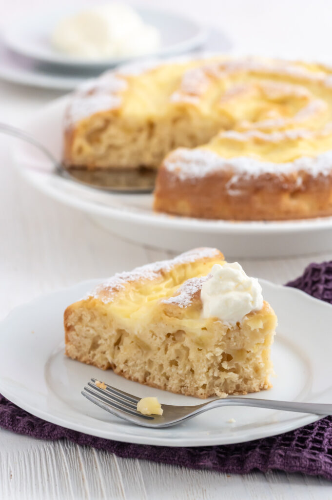 Stell dir mal vor, wie das wohl schmeckt! Mein einfaches Apfel-Puddingkuchen Rezept.