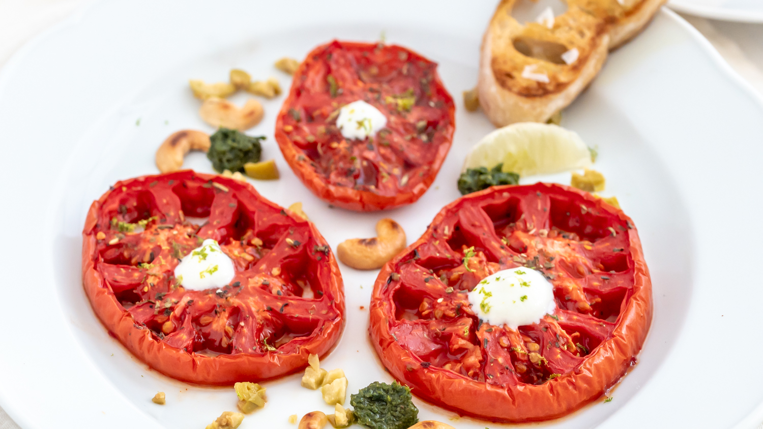 Frisches Tomaten-Tatar aus Tomaten-Concassée Rezepte-SilkesWelt.de Frisches Tomaten-Tatar aus Tomaten-Concassée Rezepte-SilkesWelt.de