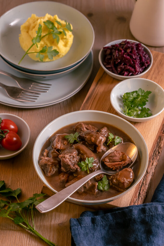 Saftgulasch wie bei Oma Rezepte-SilkesWelt.de Saftgulasch wie bei Oma Rezepte-SilkesWelt.de