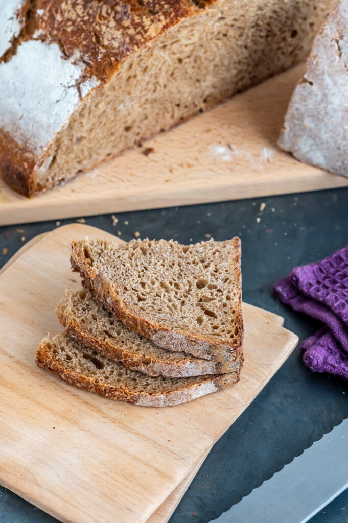 Mein Sauerteig-Altbrot aus altem Brot Rezepte-SilkesWelt.de Sauerteig-Altbrot. Das gemahlene alte Brot verleiht ihm eine besondere Würze. Entdecke jetzt mein Rezept.