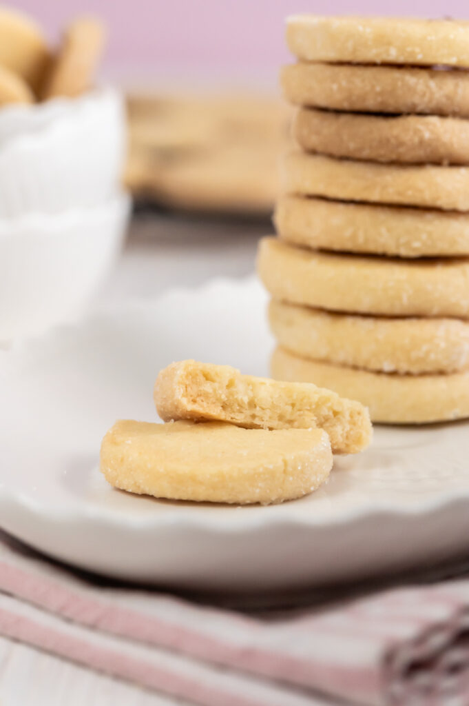 Knusprig- zart das sind meine  Heidesand-Plätzchen. Entdecke mein klassische Rezept für das Teegebäck.