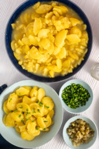 Einfacher Kartoffelsalat ohne Öl Rezepte-SilkesWelt.de Einfacher Kartoffelsalat ohne Öl in Gemüsebrühe und besonders mit einem einfachen Trick. Entdecke jetzt mein Rezept.