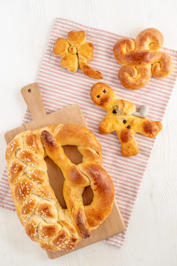 Einfaches Neujahrsgebäck-Rezept Rezepte-SilkesWelt.de Neujahrsgebäck und Glücksbringer selbst backen. Ich zeige dir, wie du das im Handumdrehen und super lecker selbst backen kannst. Entdecke jetzt mein Rezept und Video.