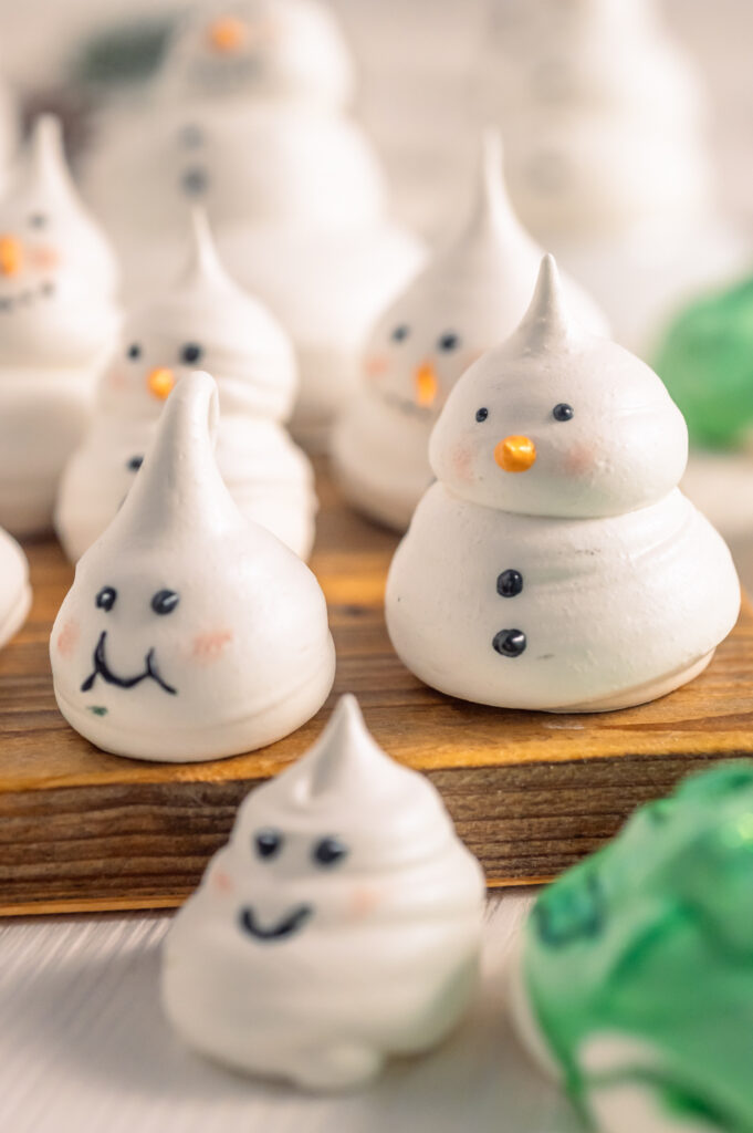 Weihnachts-Baiser backen Rezepte-SilkesWelt.de Mein Basis-Rezept für Weihnachts-Baiser ist perfekt, um Tannenbäume oder Schneemänner zu backen